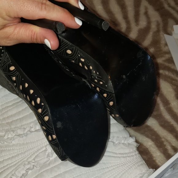 Shoes - Picture 4 of 4